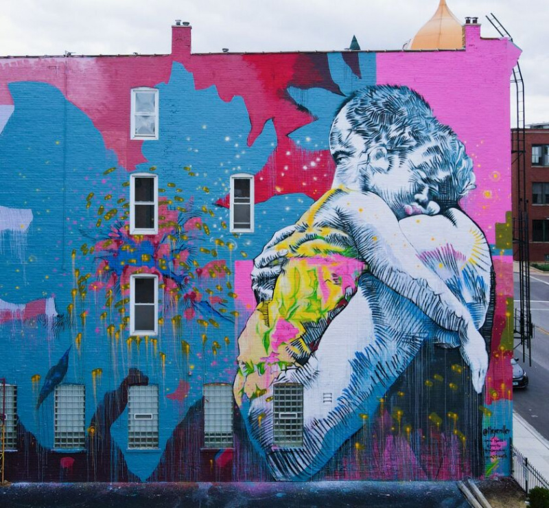   Joe Miller a peint son frère et sa nièce sur un mur de Wicker Park en septembre dernier.