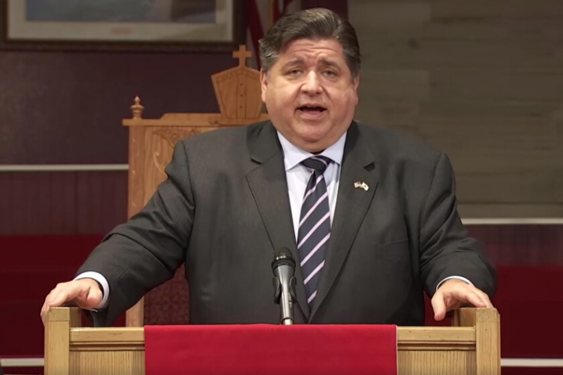   Il governatore JB Pritzker, mostrato a dicembre in una conferenza stampa in cui ha difeso l'autostrada dopo che il presidente del consiglio dell'agenzia ha spinto una risoluzione attraverso il consiglio dell'autostrada che gli ha conferito un potere senza precedenti sulle operazioni quotidiane dell'agenzia.