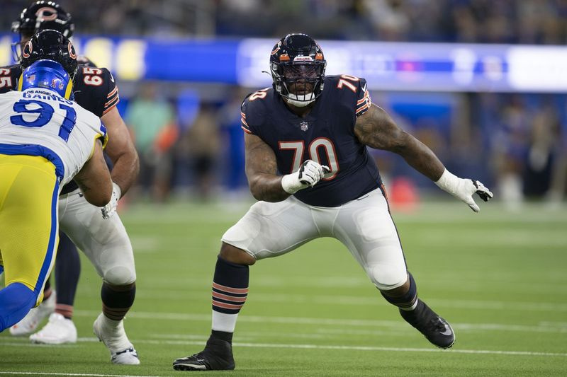 O veterano Elijah Wilkinson (70, jogando contra o Rams na abertura da temporada) começou 26 jogos da NFL em cinco temporadas.