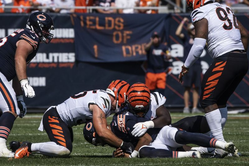 „Bears“ gynėjas Justinas Fieldsas atliko didžiulį žaidimą, kai trečiajame kėlinyje sekmadienį atkovojo savo kamuoliuką prieš „Bengals“ Soldier Field stadione.