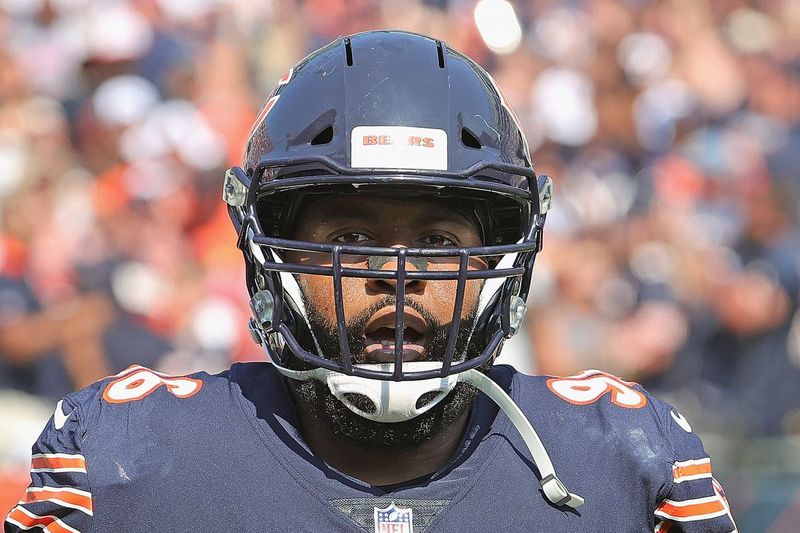 Bears sluiten DT Akiem Hicks uit voor week 5 bij Raiders
