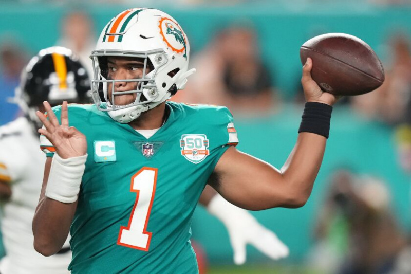   Dolphins-Quarterback Tua Tagovailoa wirft letzten Monat gegen die Steelers.