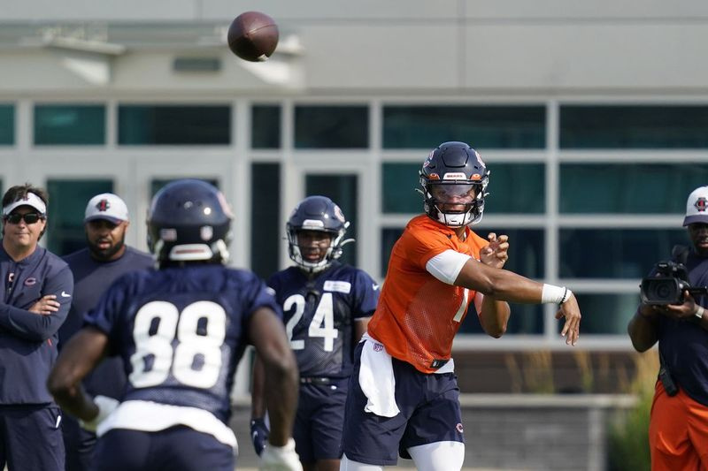 Les Bears ont échangé et ont pris le quart Justin Fields n ° 11 au classement général cette année.