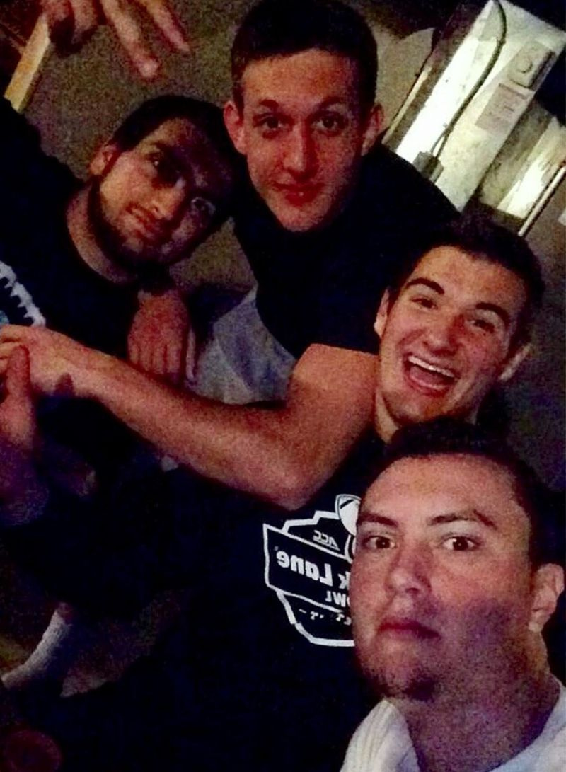 Medvedi QB Mitch Trubisky s svojimi najboljšimi prijatelji, od leve proti desni: Brandonom Frittsom, Connerjem Križančičem in Kade McClure. | Z dovoljenjem Connerja Križančiča
