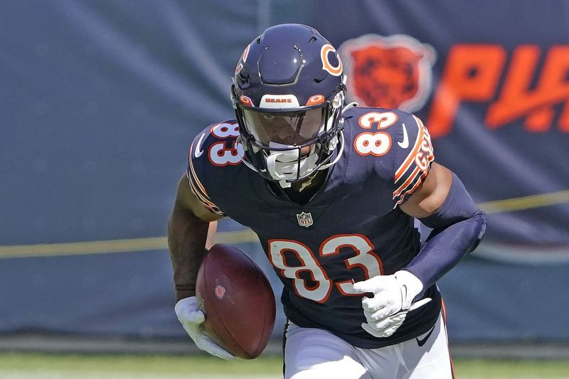 Ο Bears wide δέκτης Dazz Newsome ζεσταίνεται νωρίτερα αυτό το μήνα.