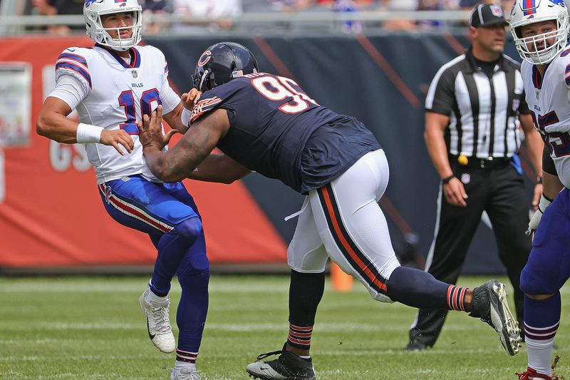 defensief einde Akiem Hicks (96, die Bills quarterback Mitch Trubisky onder druk zet in een wedstrijd van het voorseizoen) is bezig aan zijn zesde seizoen bij de Bears.