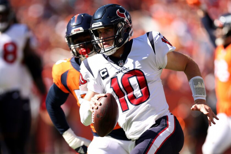   De Texaanse quarterback Davis Mills vecht tegen de Broncos.