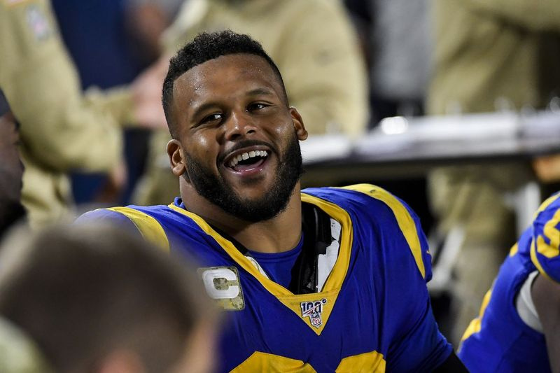 Το αμυντικό τάκλιν Rams, ο Aaron Donald κέρδισε το τρίτο του βραβείο αμυντικού παίκτη της χρονιάς τις τελευταίες τέσσερις σεζόν το 2020.