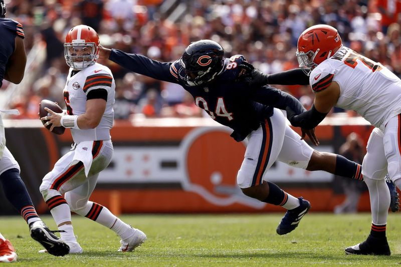 Linebackerul Robert Quinn (94) de la Bears are 4,5 sack-uri în patru meciuri în acest sezon. Coechipierul Khalil Mack are patru.