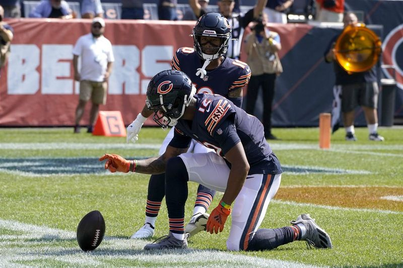 Allen Robinson z Chicago Bears (12) slaví v neděli 19. září 2021 v Chicagu svůj touchdown proti Cincinnati Bengals. (AP Photo/Nam Y. Huh) ORG XMIT: CXB114