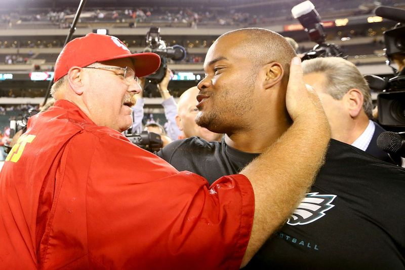 Duce Staley, a la derecha, se une a los Lions como asistente.