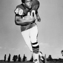 På dette arkivbildet fra september 1968 løper Chicago Bears
