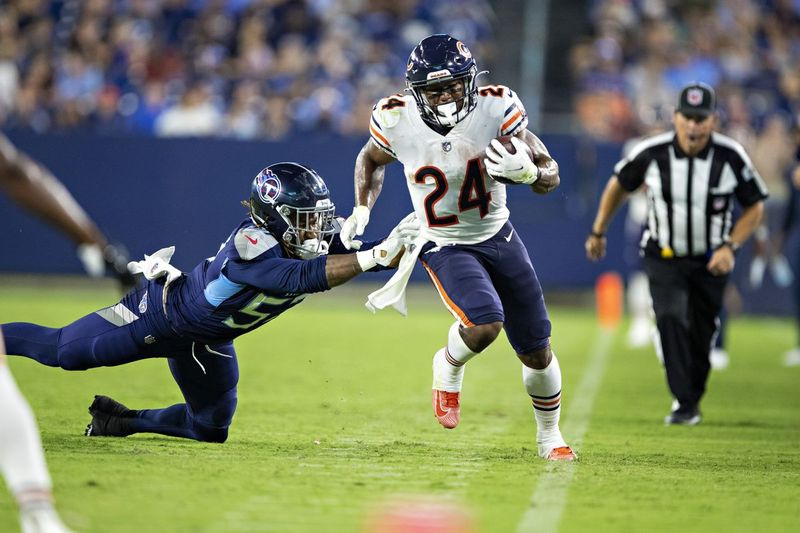 „Bears“ naujokas gynėjas Khalilas Herbertas (24 m.) praėjusią savaitę prieš „Raiders“ atliko 18 kamuolių ir 75 jardus (vid. 4,2).