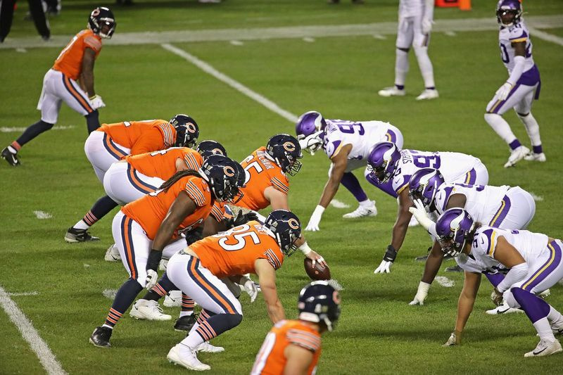 Os Bears se alinham contra os Vikings em novembro.