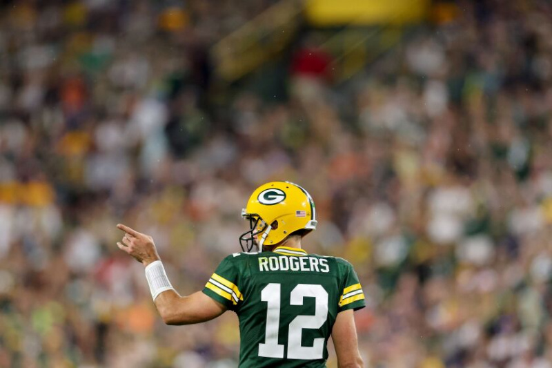   Una foto de Aaron Rodgers señalando durante el juego Bears-Packers en Lambeau Field el domingo.