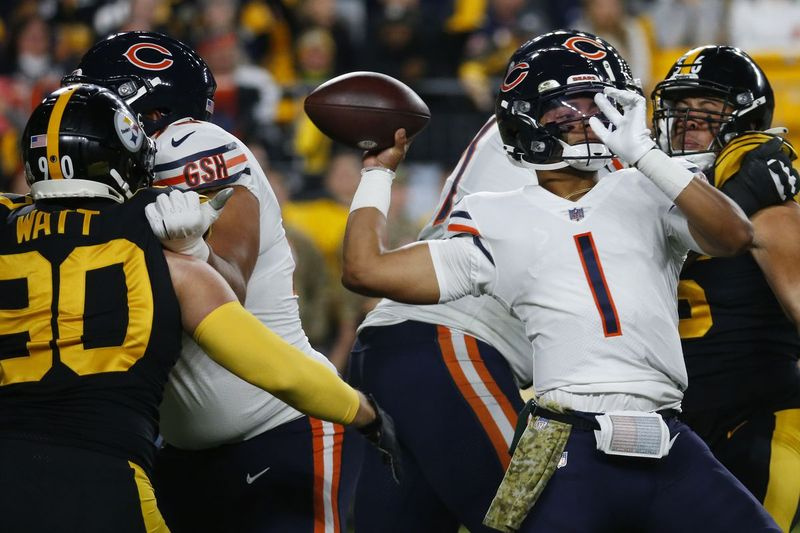 Bears rookie-quarterback Justin Fields genomförde 17-av-29 passningar för 291 yards, en touchdown och en interception och ett passningsbetyg på 89,9 mot Steelers i vecka 9.