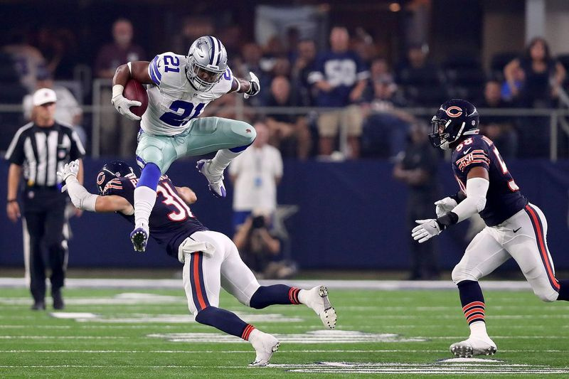 Runnerul Cowboys, Ezekiel Elliott, l-a împiedicat pe un jucător de la Bears în 2016.
