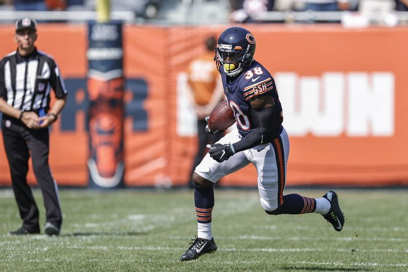 Gipson telah dibenderakan kerana mengejek Bengals, memberikan mereka satu set penurunan baru selepas Bears telah menghalang mereka pada ketiga dan lima.