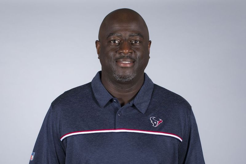 Texansi tagamängijate treener Chris Rumph liitub Bearsiga kaitseliini treenerina.