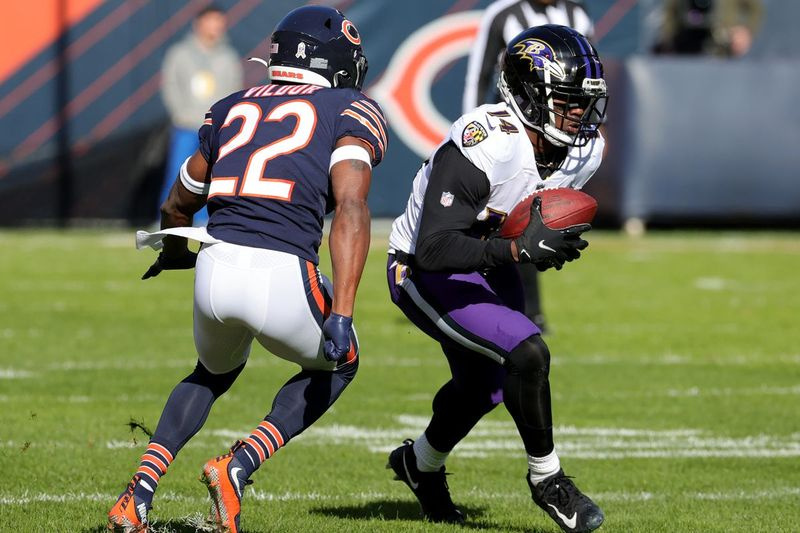Le demi de coin des Bears Kindle Vildor couvrira le receveur des Ravens Sammy Watkins dimanche.