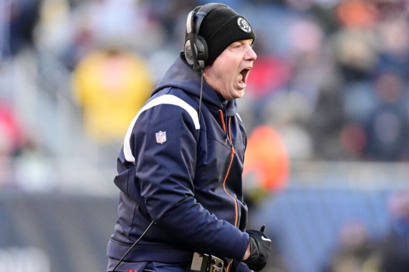   Jurulatih Bears Matt Eberflus bertindak balas terhadap perlawanan menentang Eagles pada hari Ahad.
