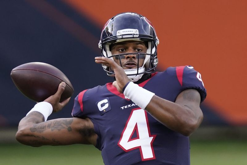 Deshaun Watson se încălzește înainte de a înfrunta Bears luna trecută.