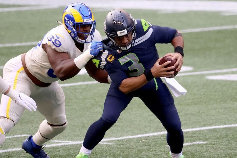 Seahawksi tagamängija Russell Wilson vallandati eelmisel hooajal 47 korda. 2019. aastal vallandati ta NFL-i rekordina 48 korda ja 2018. aastal 51 korda.