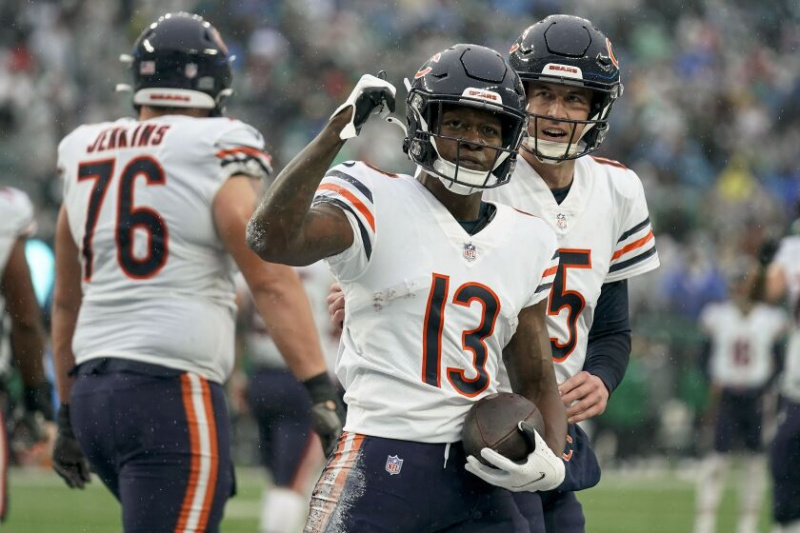  Une photo du receveur des Bears Byron Pringle célébrant après un touché contre les Jets.