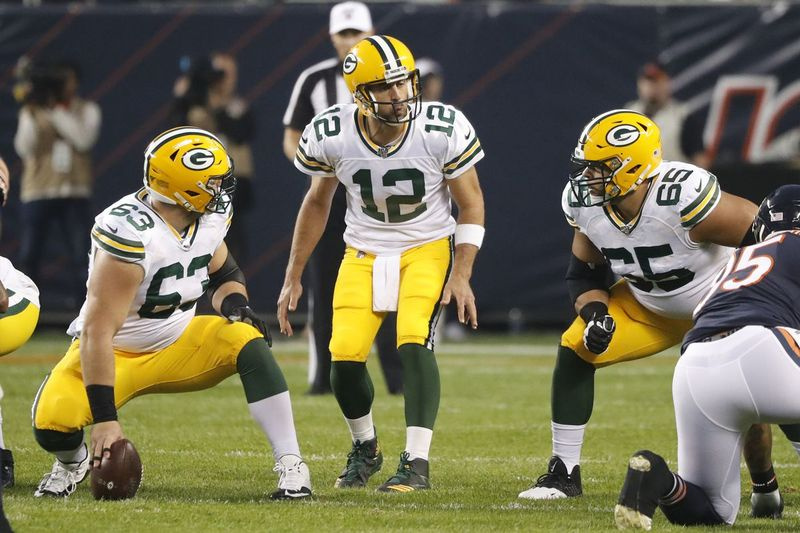 O quarterback do Packers, Aaron Rodgers (12), está com 9-3 em sua carreira no Soldier Field, incluindo oito vitórias em seus últimos nove jogos lá.