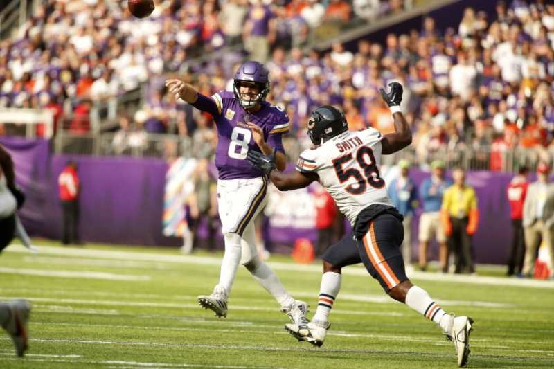   Linebacker Bears Roquan Smith (58) se dělí o vedení NFL v zápasech s 54 v pěti zápasech.