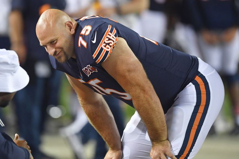 Kyle Long zagrał osiem lub mniej meczów w 2016 roku, w latach 18. i 19., po czym przeszedł na emeryturę.