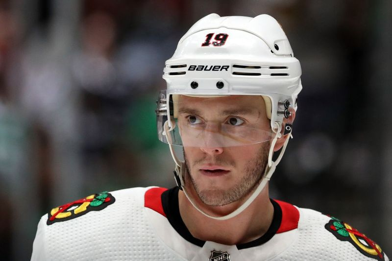 Kapitán Blackhawks Jonathan Toews v tejto sezóne neodohral zápas pre nezverejnený zdravotný problém.