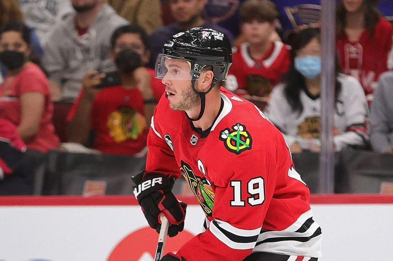 Jonathan Toews si è rivolto ai media mercoledì sullo scandalo delle aggressioni sessuali dei Blackhawks.