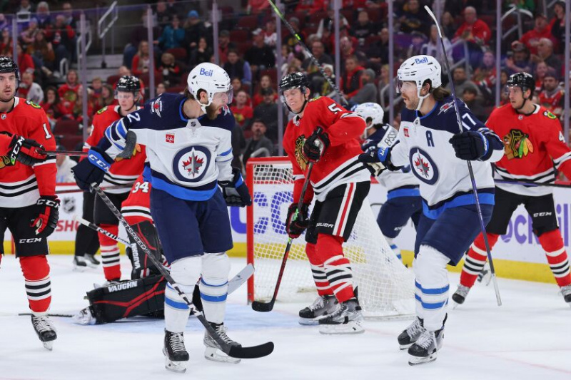   Die Jets feiern ein Tor gegen die Blackhawks.