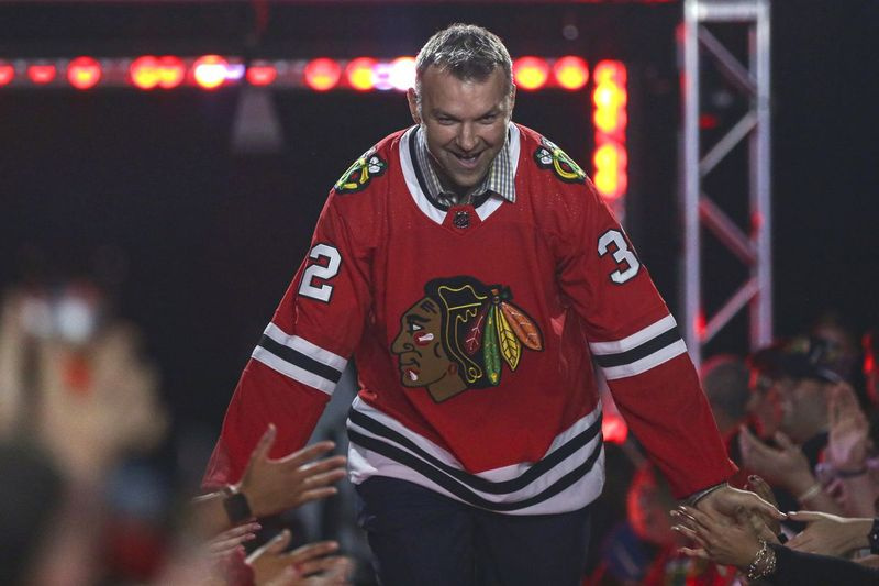 O ex-atacante dos Blackhawks, John Scott, se reconectou com alguns antigos companheiros de equipe para recontar a corrida na Copa Stanley de 2010.