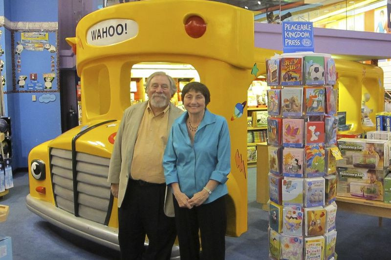 A autora Joanna Cole com o ilustrador do Magic School Bus, Bruce Degen.