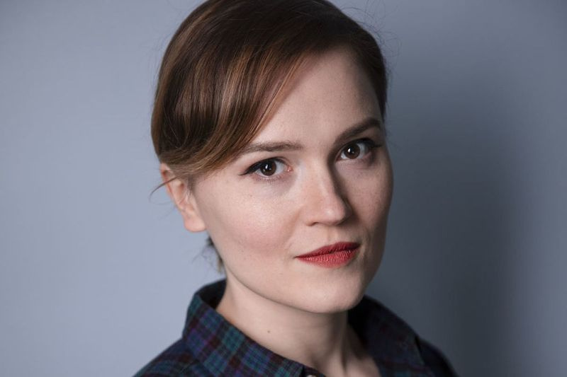 彼女の発散ファンタジーシリーズで何百万人もの若い読者を獲得した後、ヴェロニカ・ロスは4月に新しい小説、選ばれたものを発表します。聴衆。