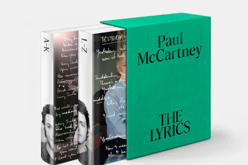 Paulo McCartney knyga The Lyrics yra Barneso ir Noble