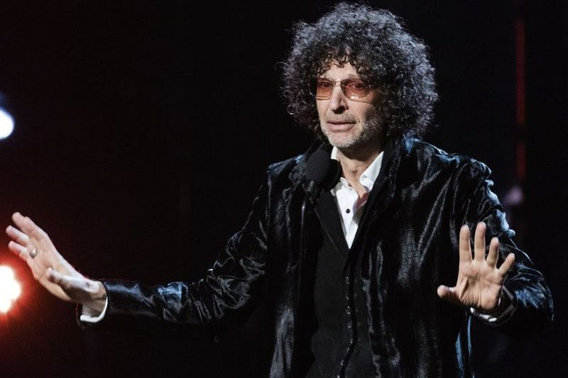 Memoir Howard Stern sekali lagi berada di atas senarai buku terlaris Mingguan Penerbit.