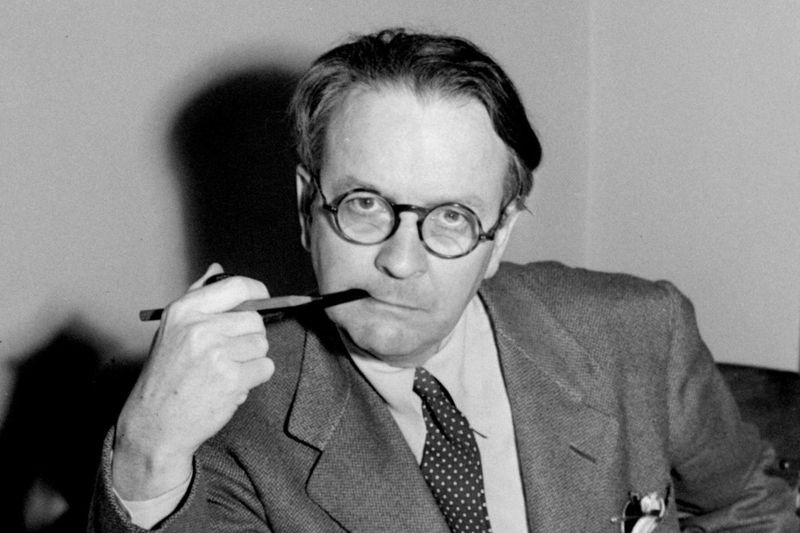 Dette arkivfoto fra 1946 viser mystiske romanforfatter og manuskriptforfatter Raymond Chandler.