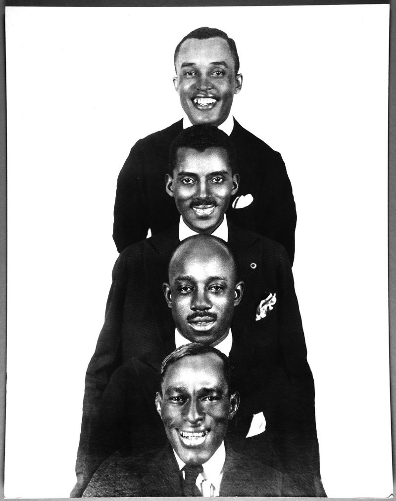 Flournoy Miller (från toppen), Noble Sissle, Eubie Blake och Aubrey Lyles i ett reklamfoto från 1921 års produktion av Shuffle Along, den banbrytande hitmusikalen som förde Black-underhållare till Broadway.