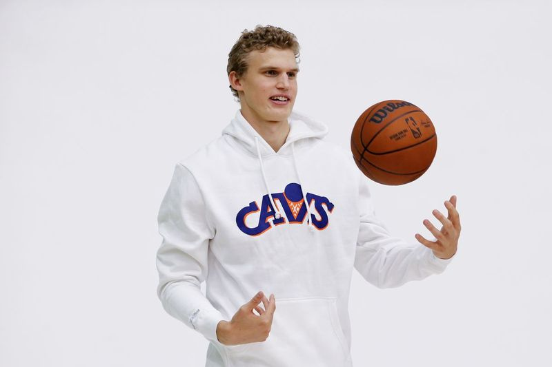 Cavaliers Lauri Markkanen kommer att möta sitt gamla lag när Bulls tar emot Cleveland för en försäsongsmatch på tisdag kväll.
