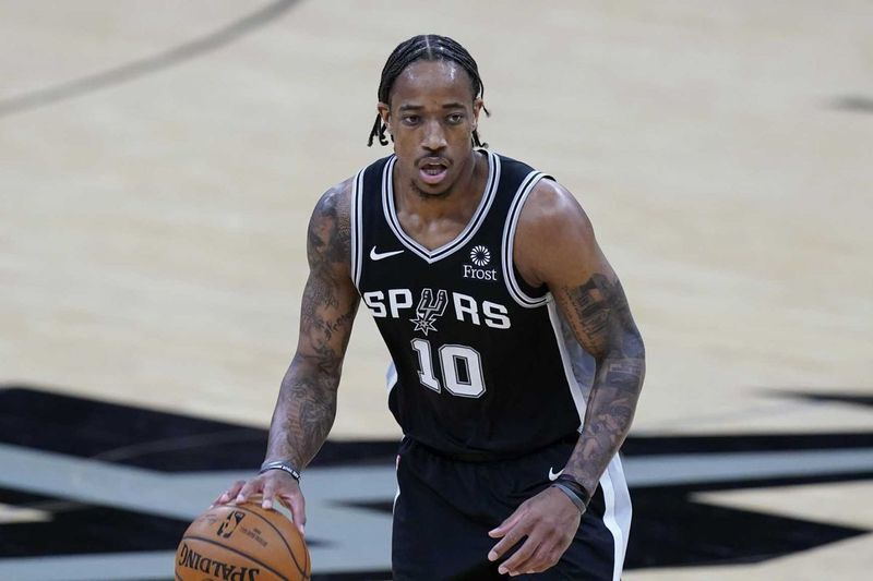 Bulls získali DeMara DeRozena zo Spurs.