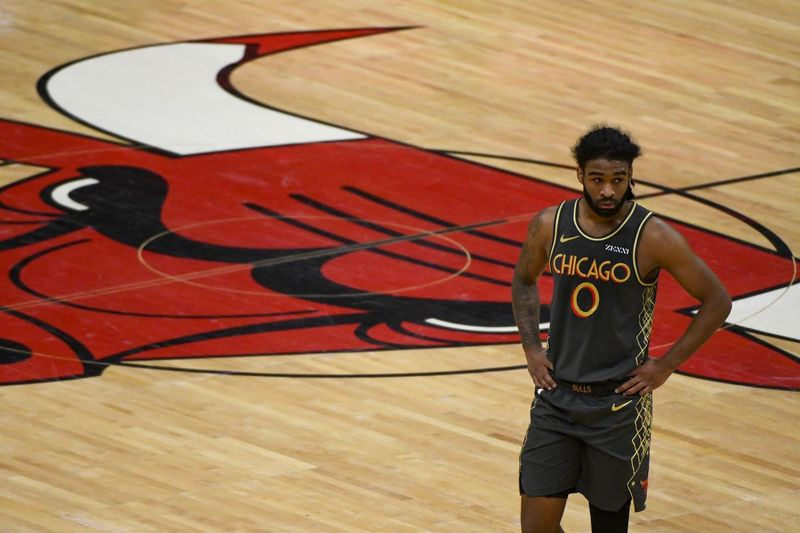 El regreso de Coby White de una cirugía de temporada baja no va como lo planearon los Bulls.