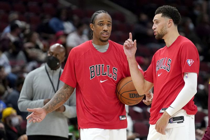 Demars Derozans no Bulls un Zaks LaVīns abi uzskata sevi par tuvākiem.
