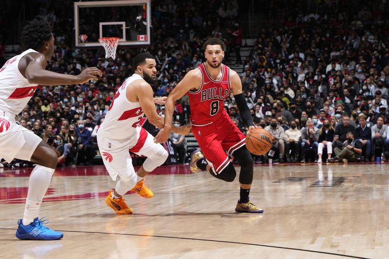 Bulls-guarden Zach LaVine fick ett avslitet ledband i tummen på sin icke-skjutande hand i måndagens seger mot Toronto.