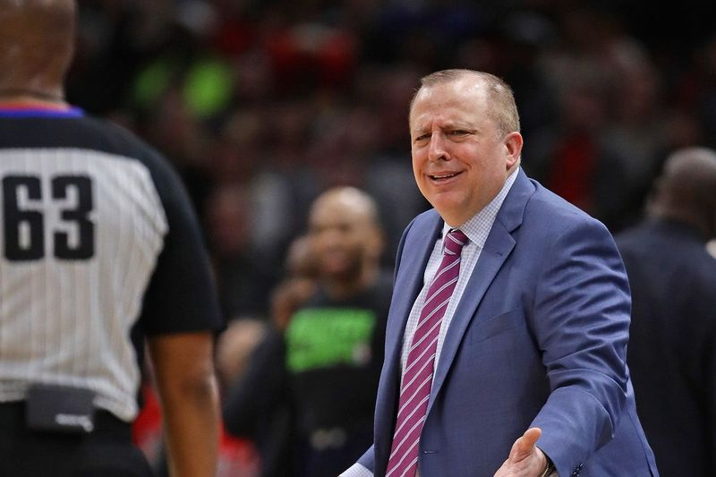 Knicks har ansatt Tom Thibodeau som hovedtrener. Han hadde en rekord på 255-139 med Bulls.
