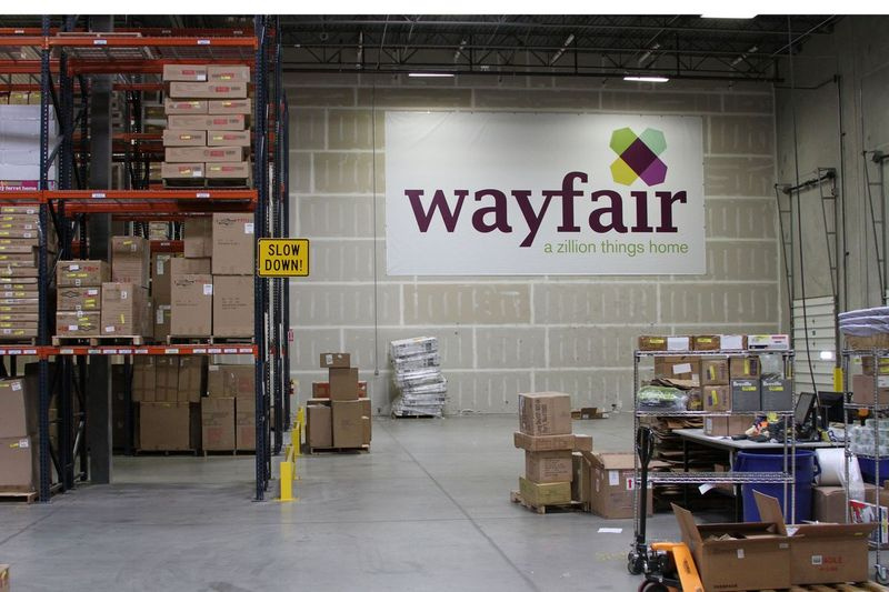 Μια αποθήκη Wayfair στο Ogden της Γιούτα. Η εταιρεία κατασκευάζει ένα κέντρο στο Romeoville.