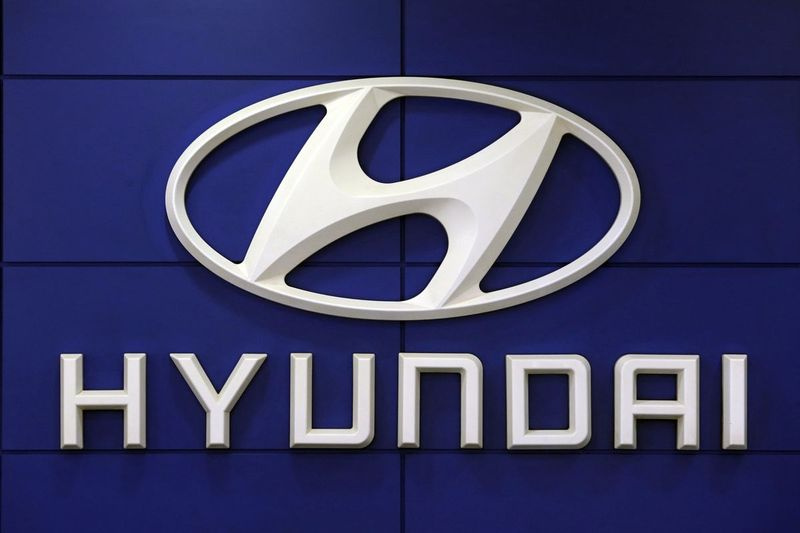 Táto archívna fotografia z 26. júla 2018 zobrazuje logo Hyundai Motor Co. v Soule v Južnej Kórei. Hyundai zvoláva v utorok 4. mája 2021 viac ako 390 000 vozidiel v USA a Kanade pre problémy, ktoré môžu spôsobiť požiar motora.