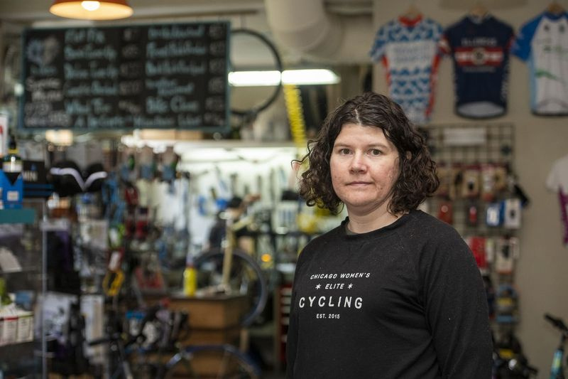 Annie Byrne, ejer af BFF Bikes, står i sin butiks showroom fredag ​​den 3. april 2020.